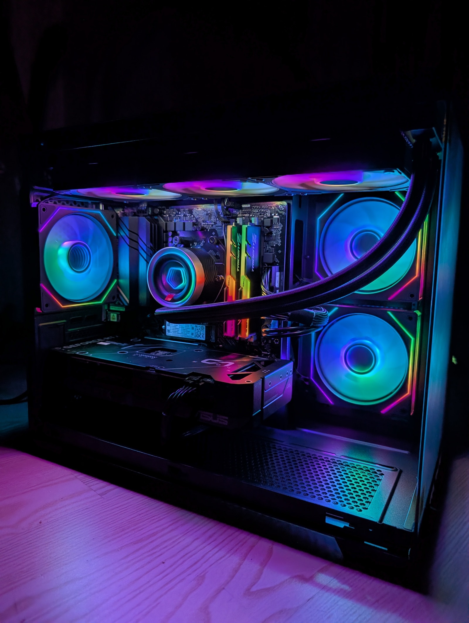 4070 | 5600x | 16gb DDR4 | 1TB | WIFI